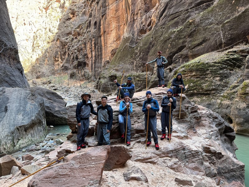 canyon-hike-team